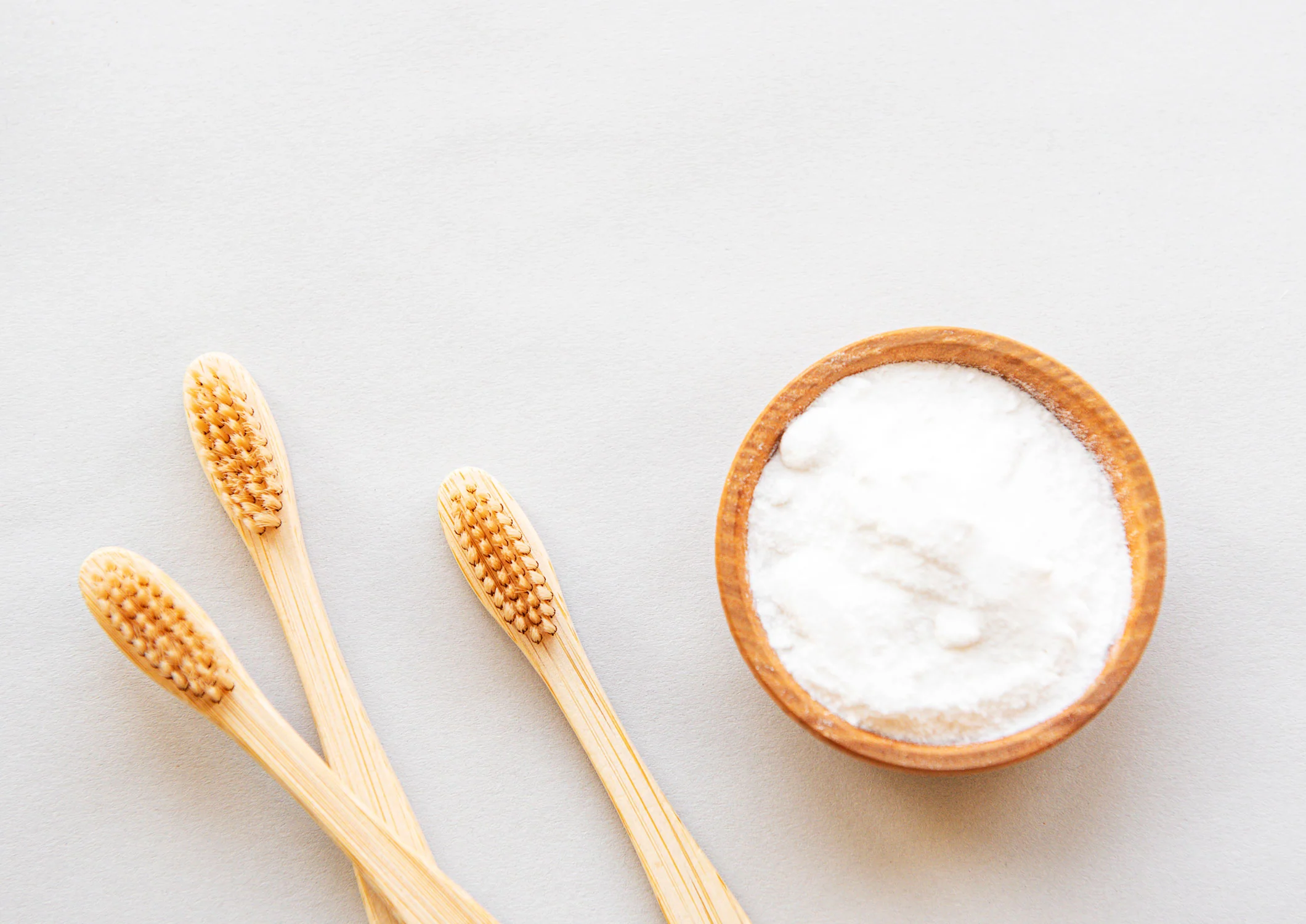 làm trắng răng bằng baking soda