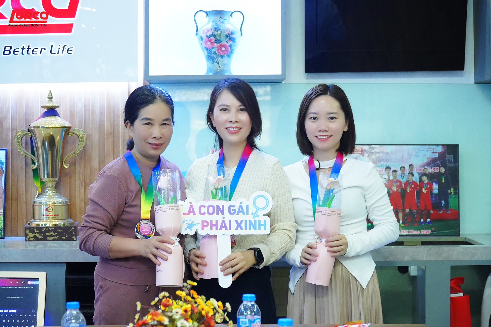 Lorca chúc mừng ngày 8/3